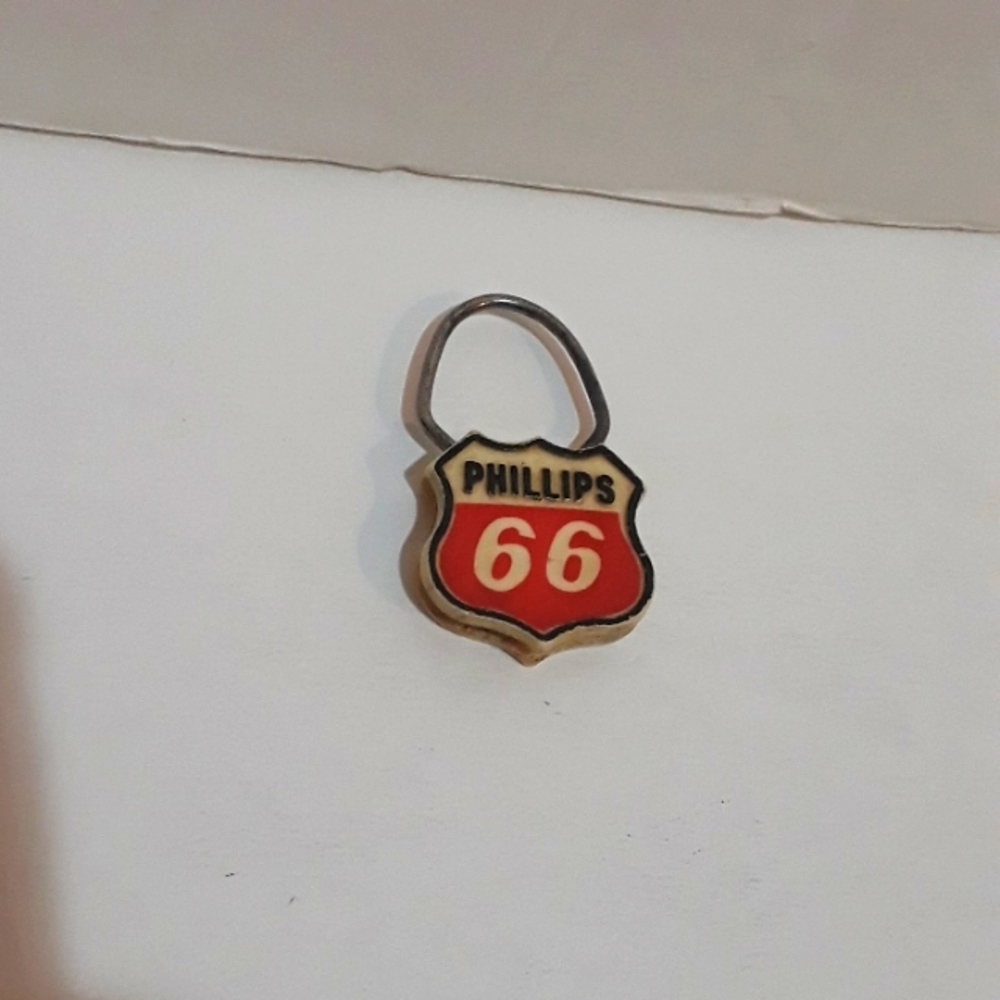 c RARE VINTAGE 1950s PHILLIPS 66 GAS & OIL COMPANY KEYRING FOB KEY